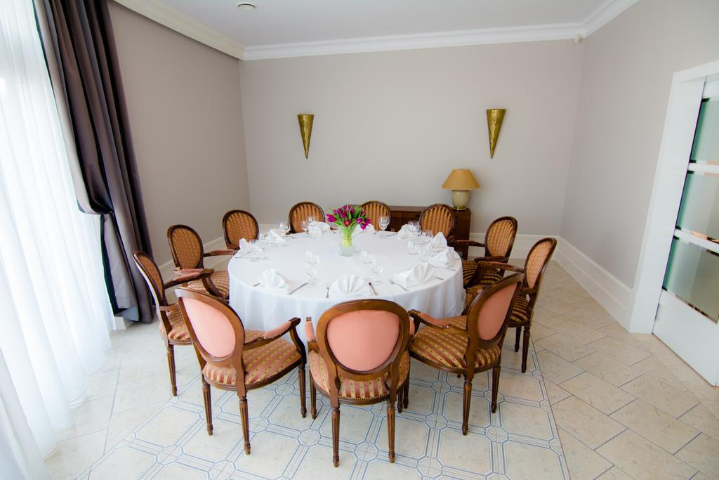 Centrum Konferencyjno-apartamentowe Mrowka Варшава