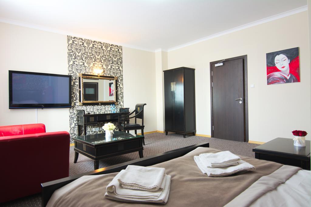 Centrum Konferencyjno-apartamentowe Mrówka 3* Varsovia