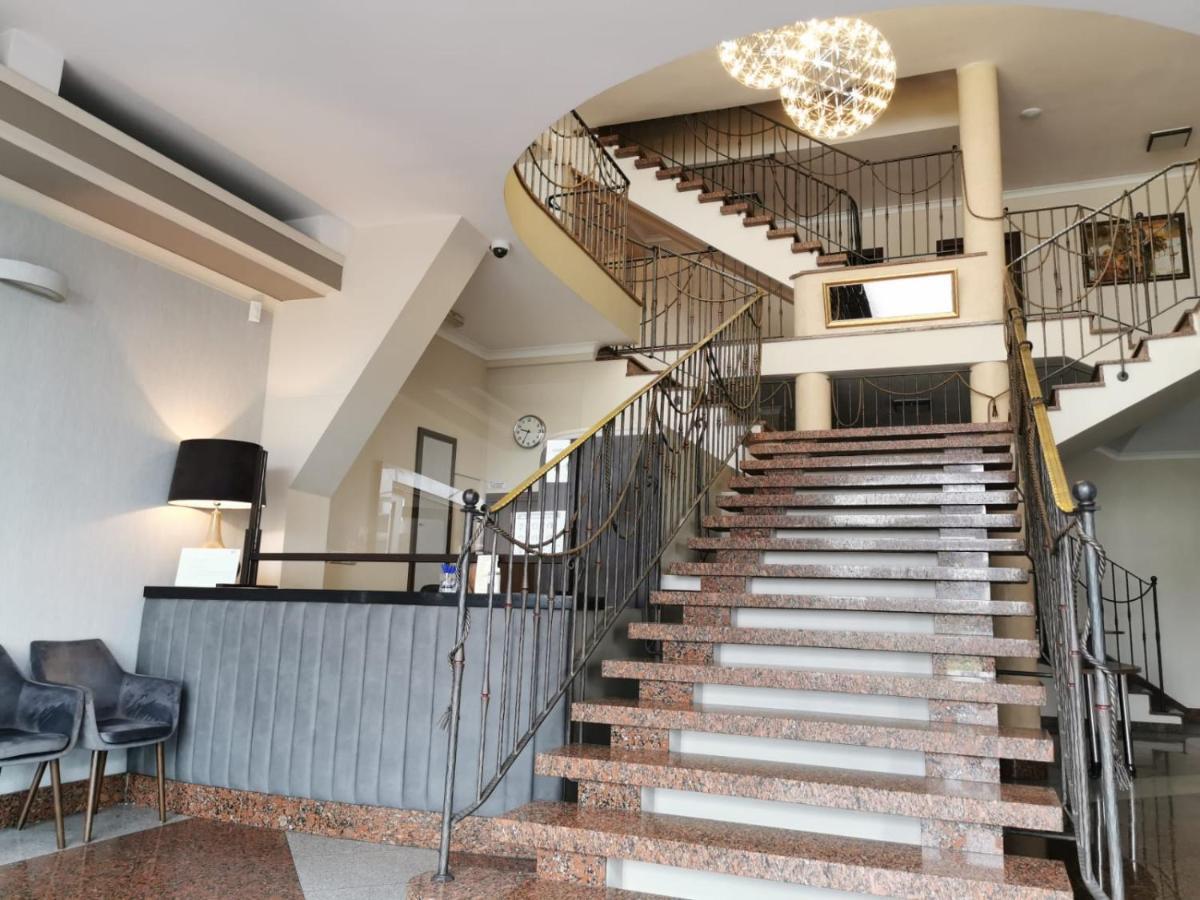 Centrum Konferencyjno-apartamentowe Mrówka 3* Varsovia